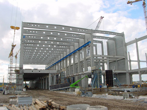 Stahlbeton-Fertigteilbau Hallenkonstruktion